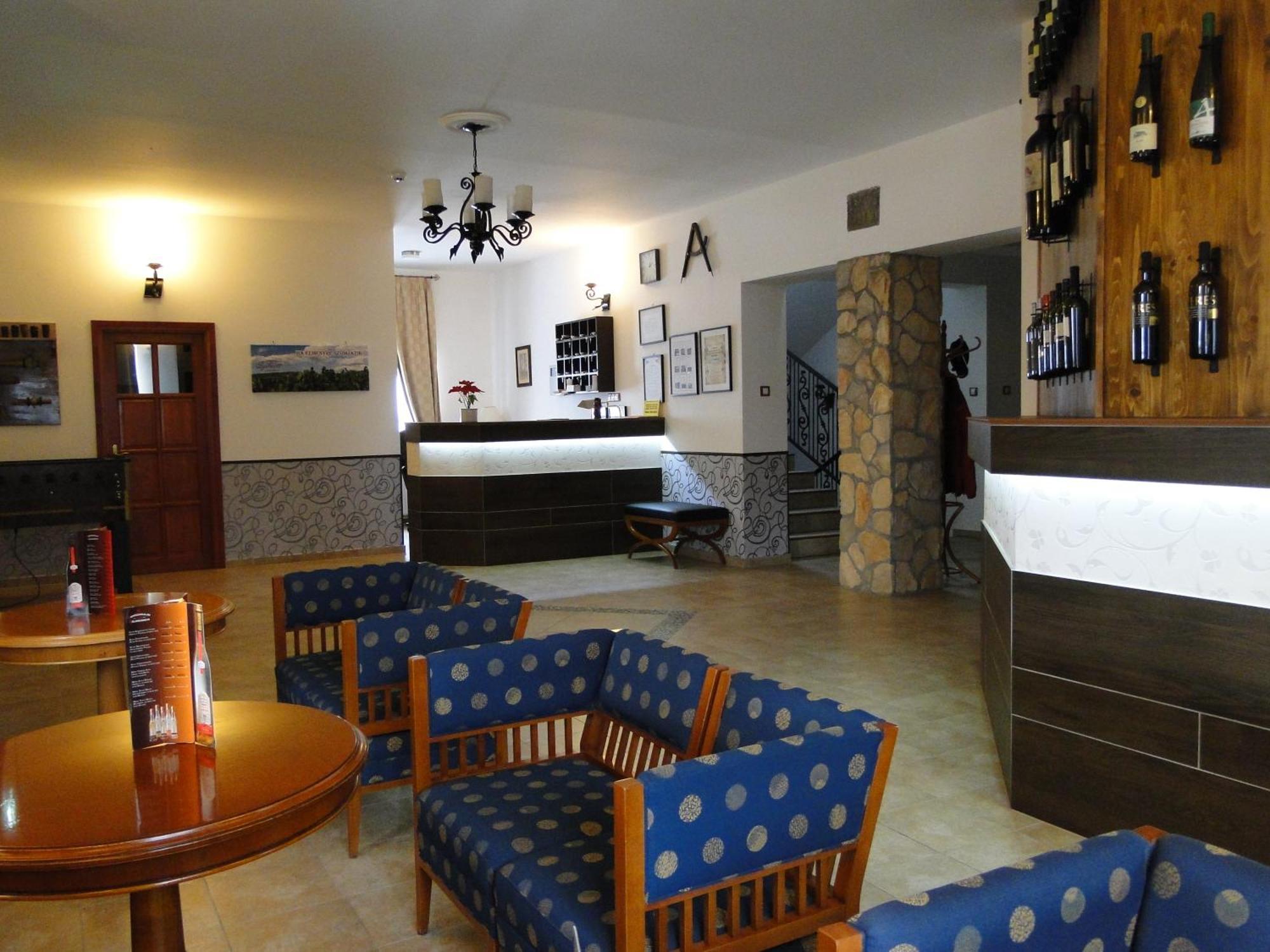 Borhotel Sziluett Farkasmaly Gyongyos Exterior photo